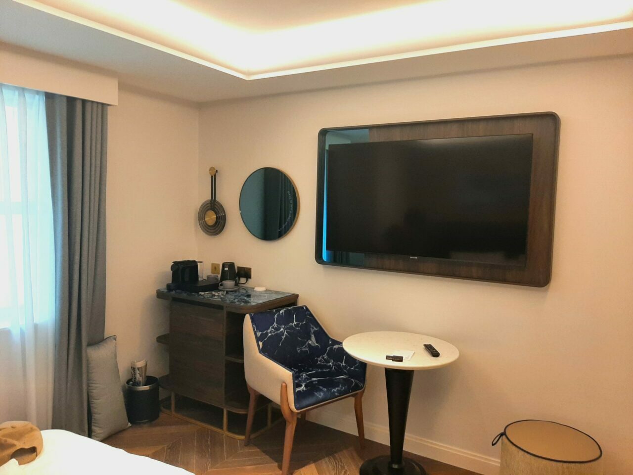 New Curio hotel by Hilton TV