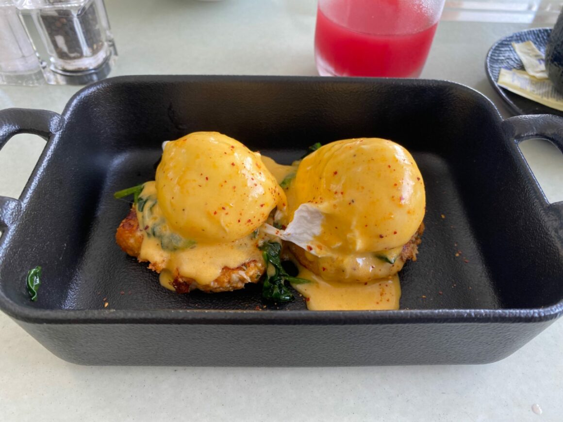 crab cake benedict