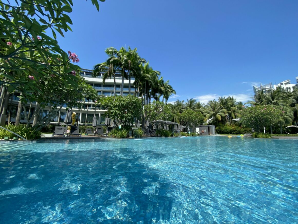 W Singapore Sentosa Cove hotel pool