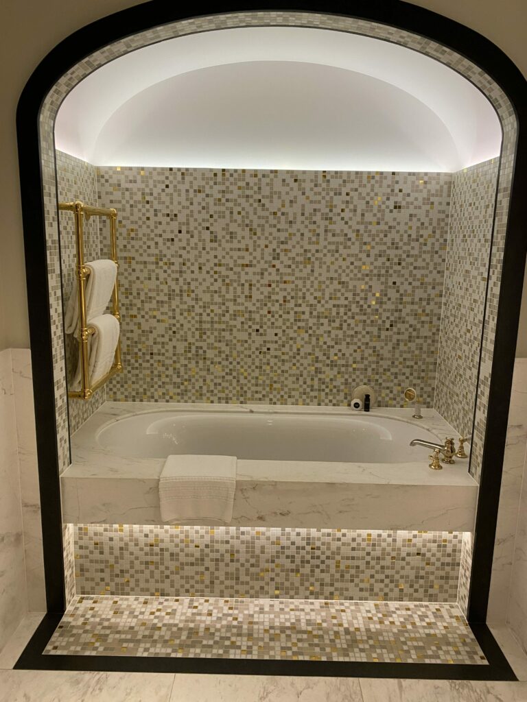 Four Seasons Hotel London bathtub 