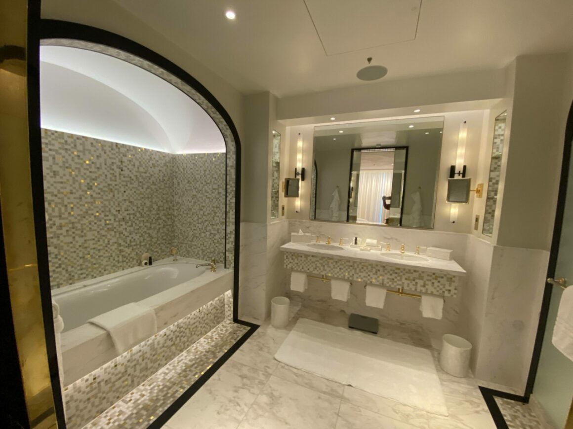 Four Seasons Hotel London Bathroom 