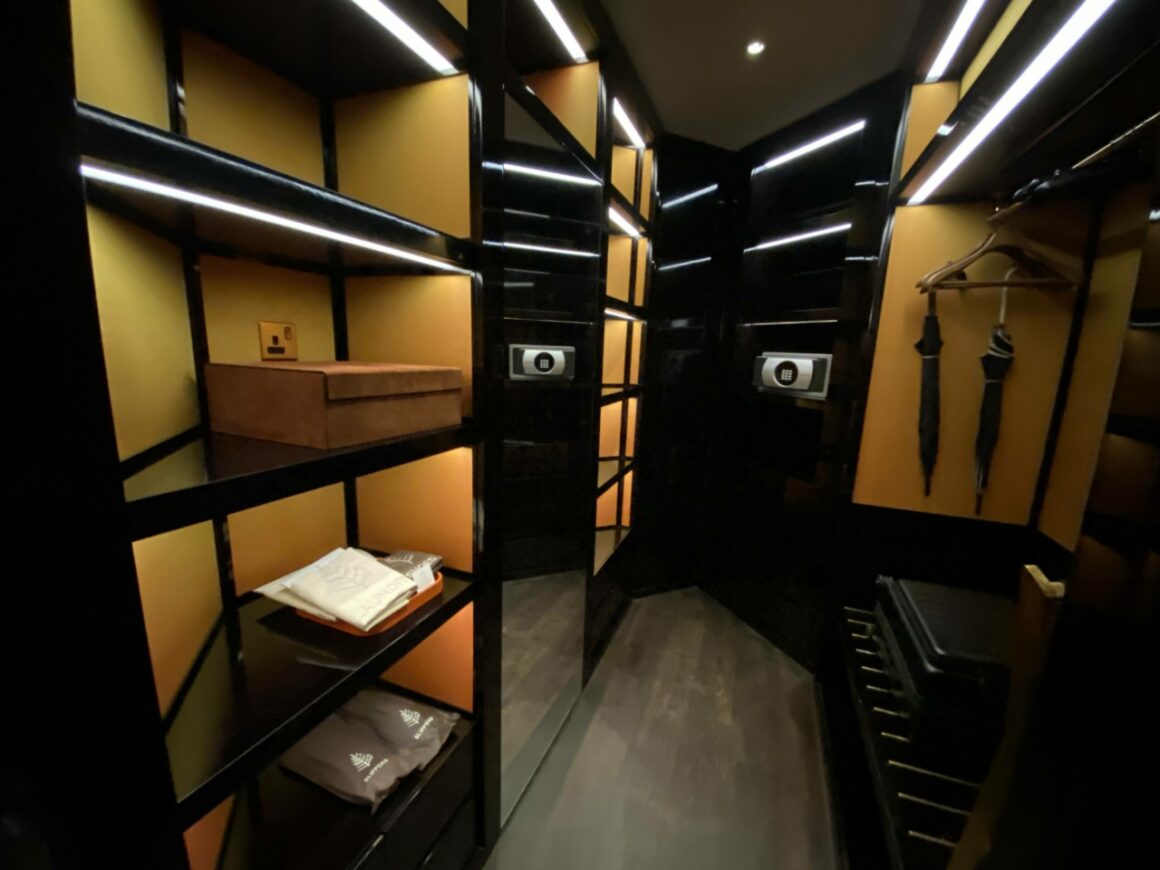 Four Seasons Hotel London Walk in Wardrobe