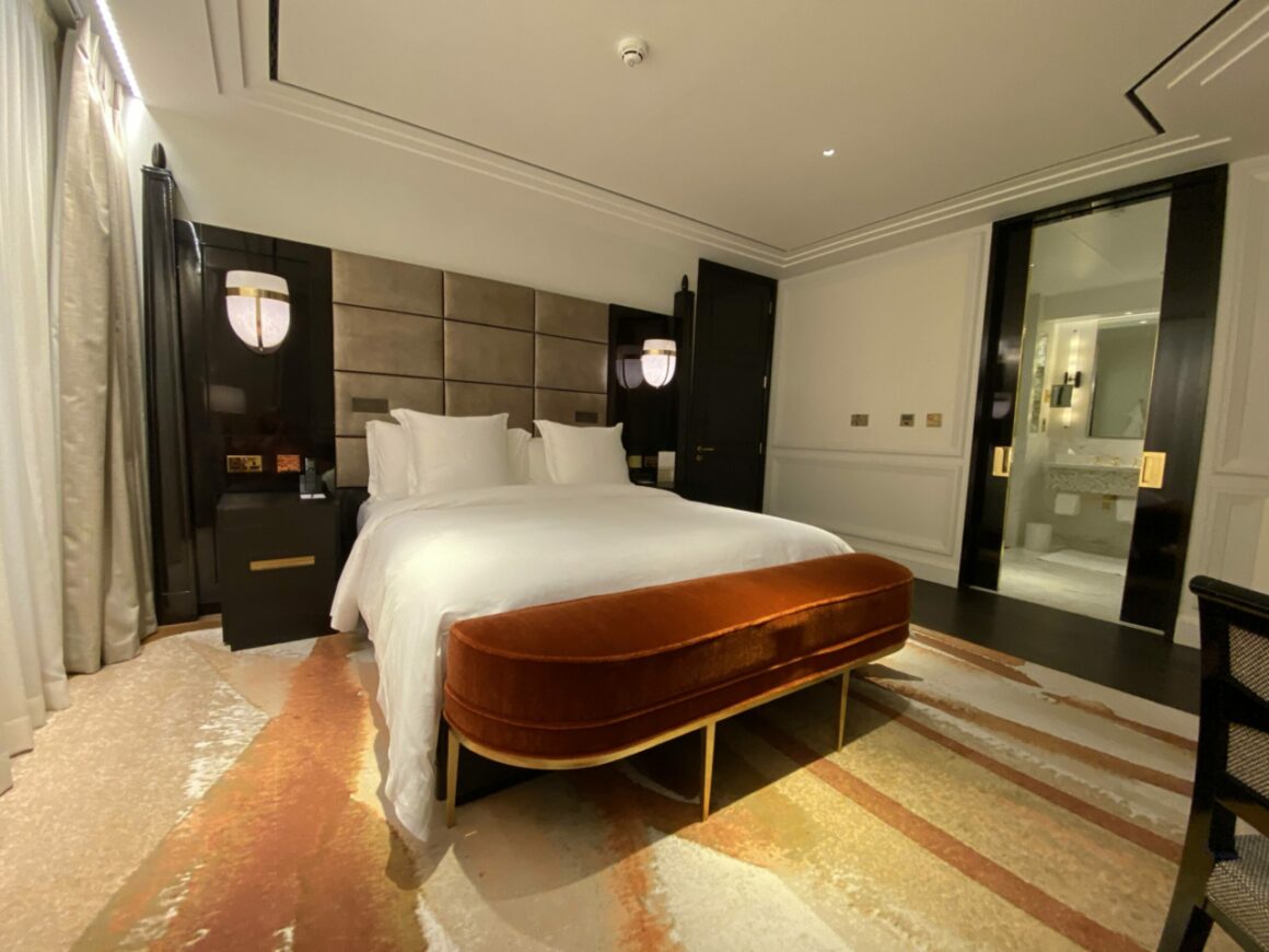 Four Seasons Hotel London Room 