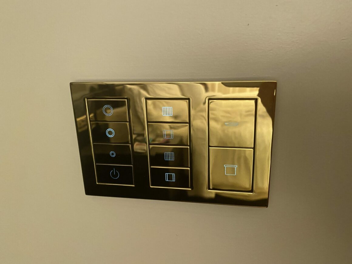 Four Seasons Hotel London light and curtain controls 