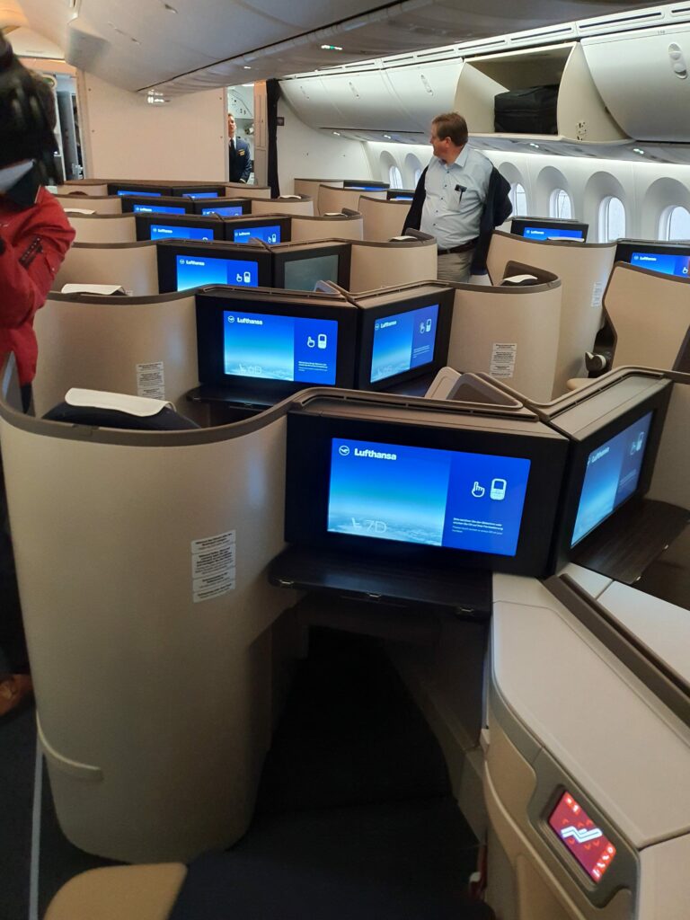 Maiden Flight Lufthansa B787-9 seats 