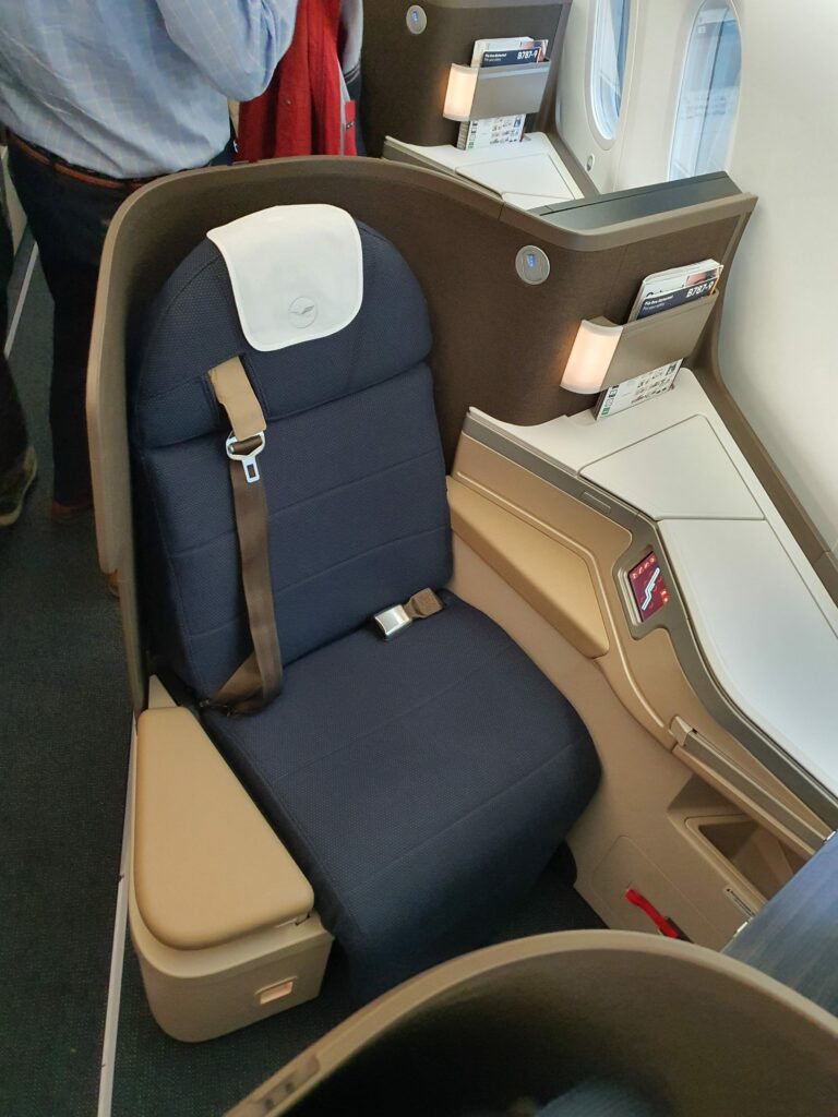 Maiden Flight Lufthansa B787-9 seat 