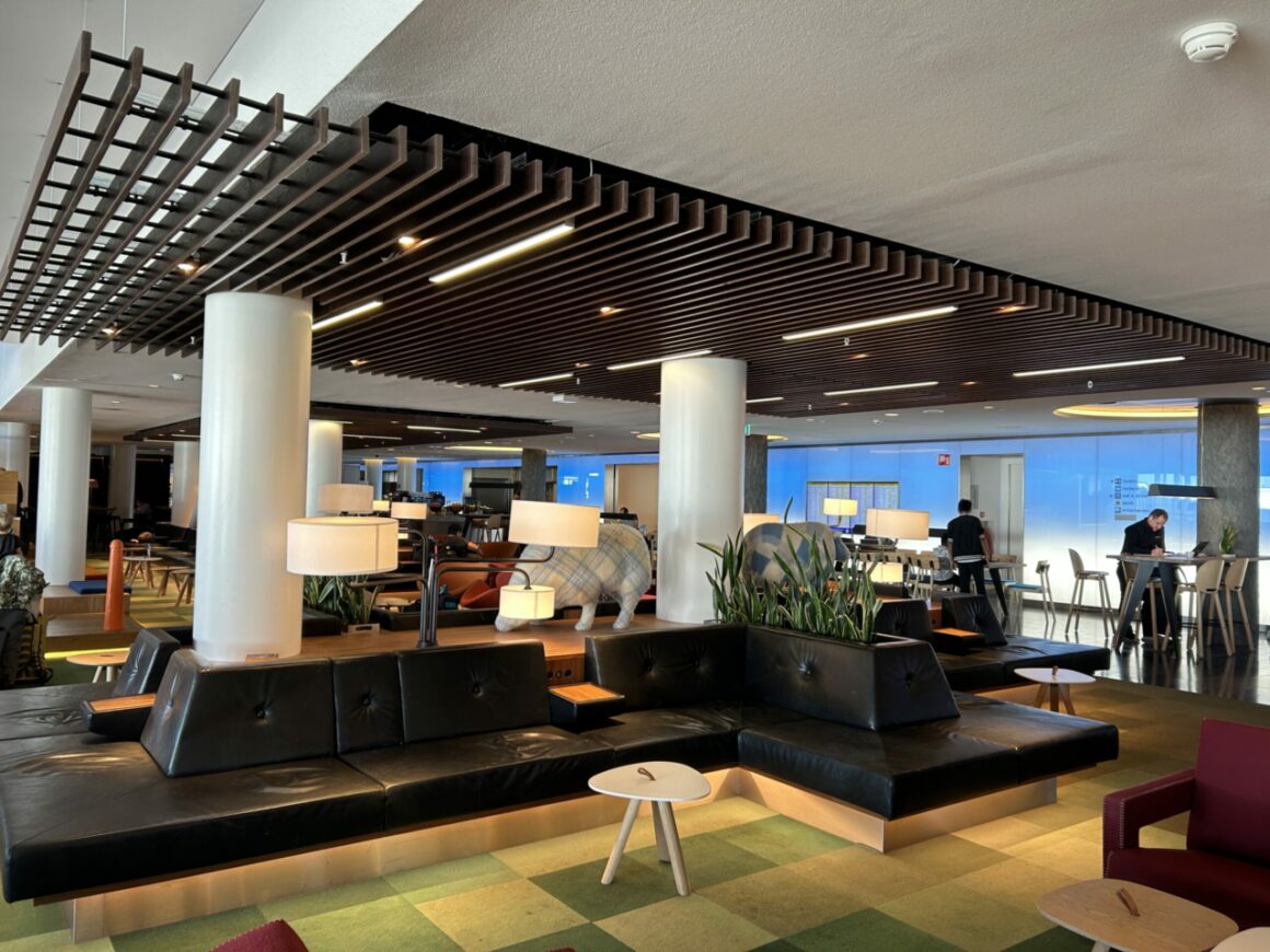 The Polder AT KLM's non Schengen Crown Lounge