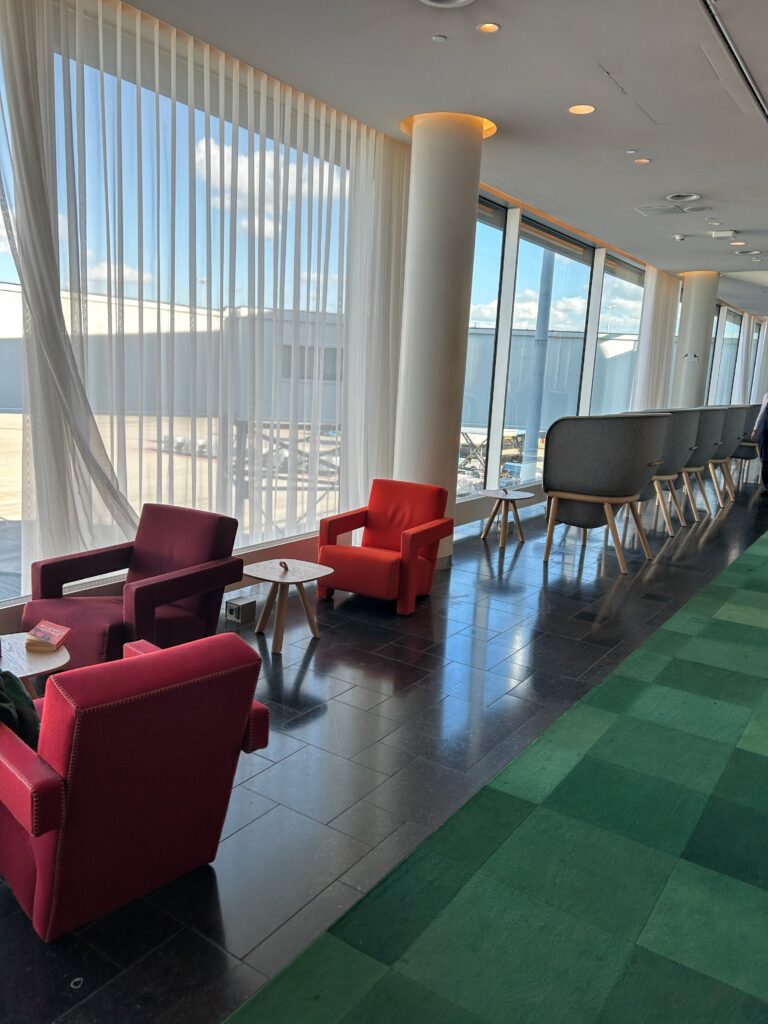 A quiet place to work at KLM's non Schengen Crown Lounge 