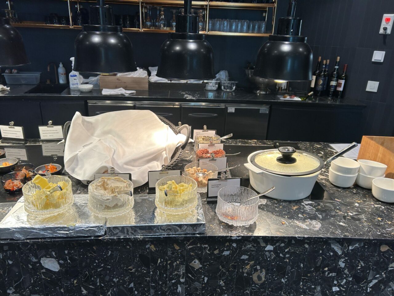 Finnair's new Platinum and business class lounges buffet