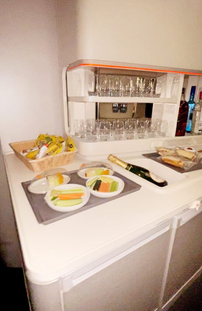 Aeromexico B787 business class bar 