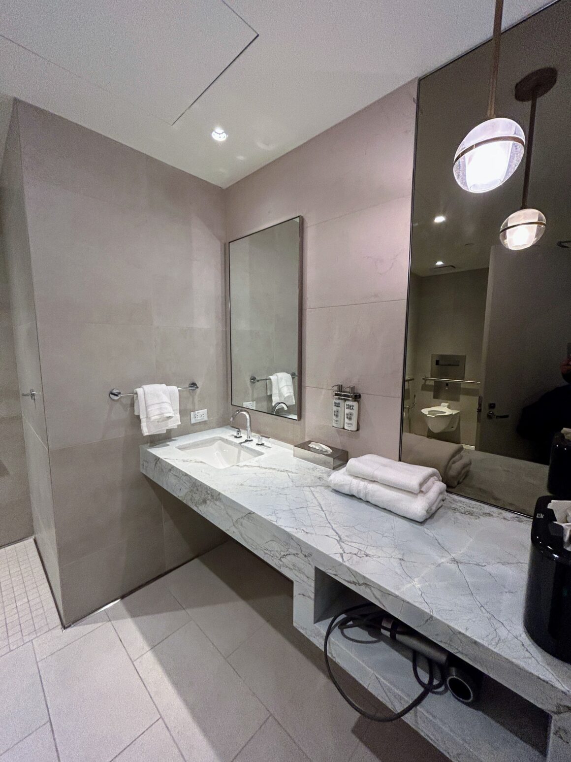 Shower Room Chelsea Lounge 