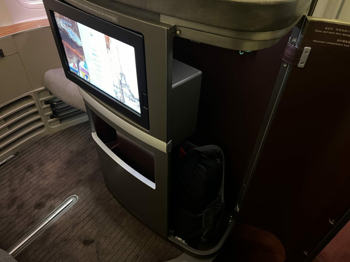 Cathay Pacific 777-300ER Business Class Suite 2A