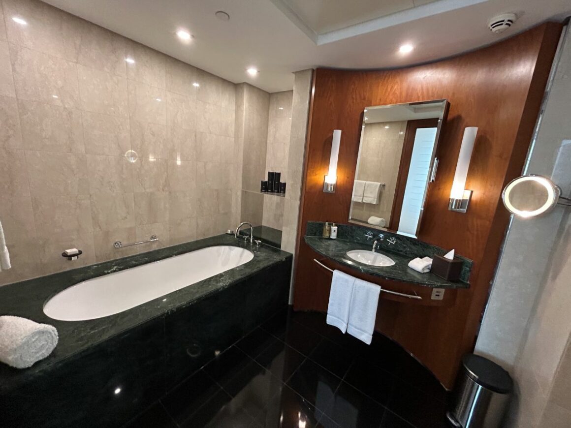 Jumeirah Emirates Tower Bathtub