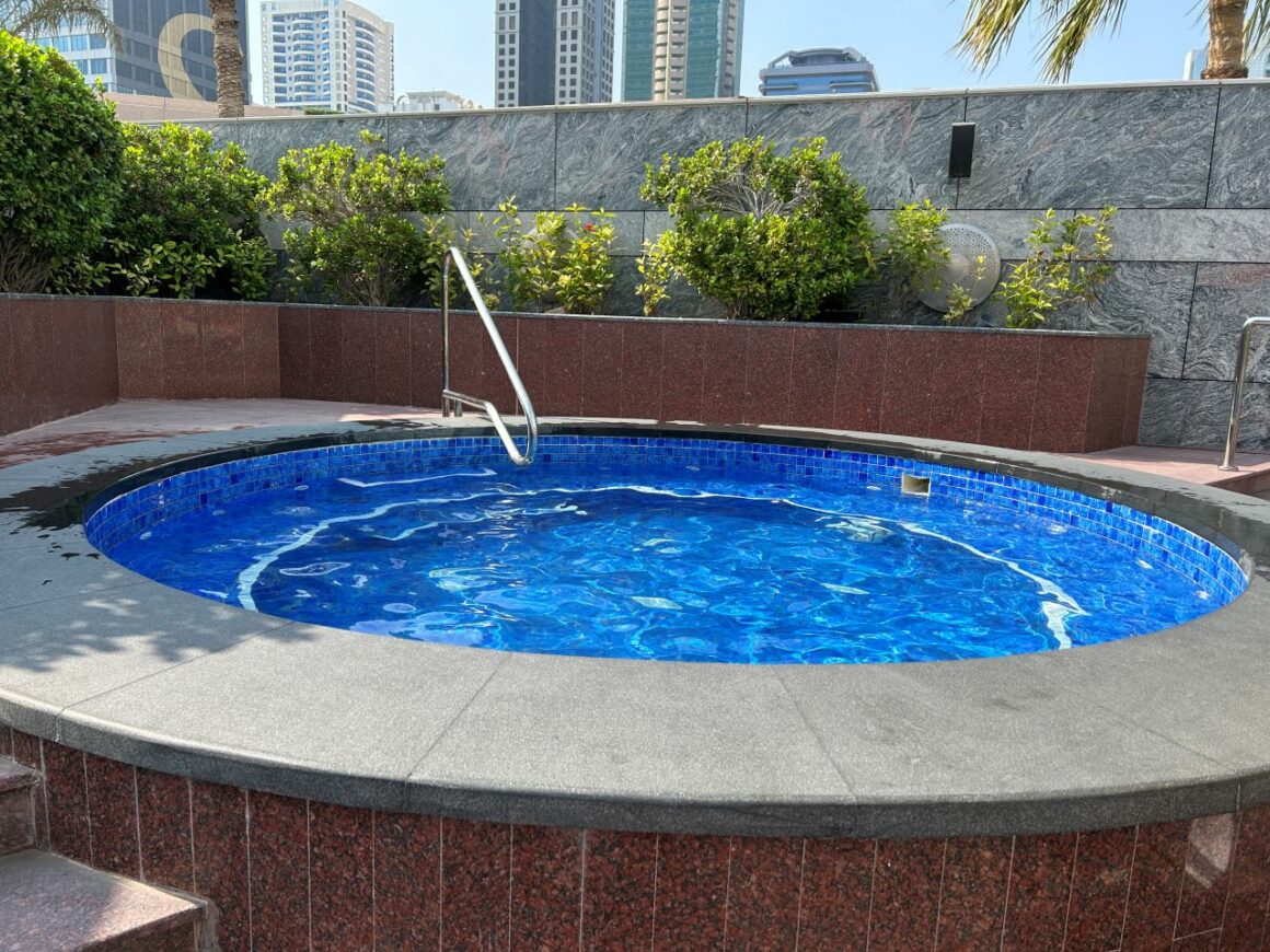 Jumeirah Emirates Tower Jacuzzi