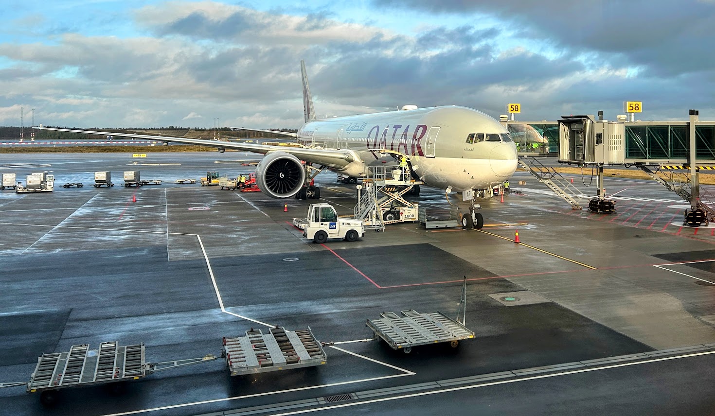 Qatar Airways old B777 2-2-2 seats business class review
