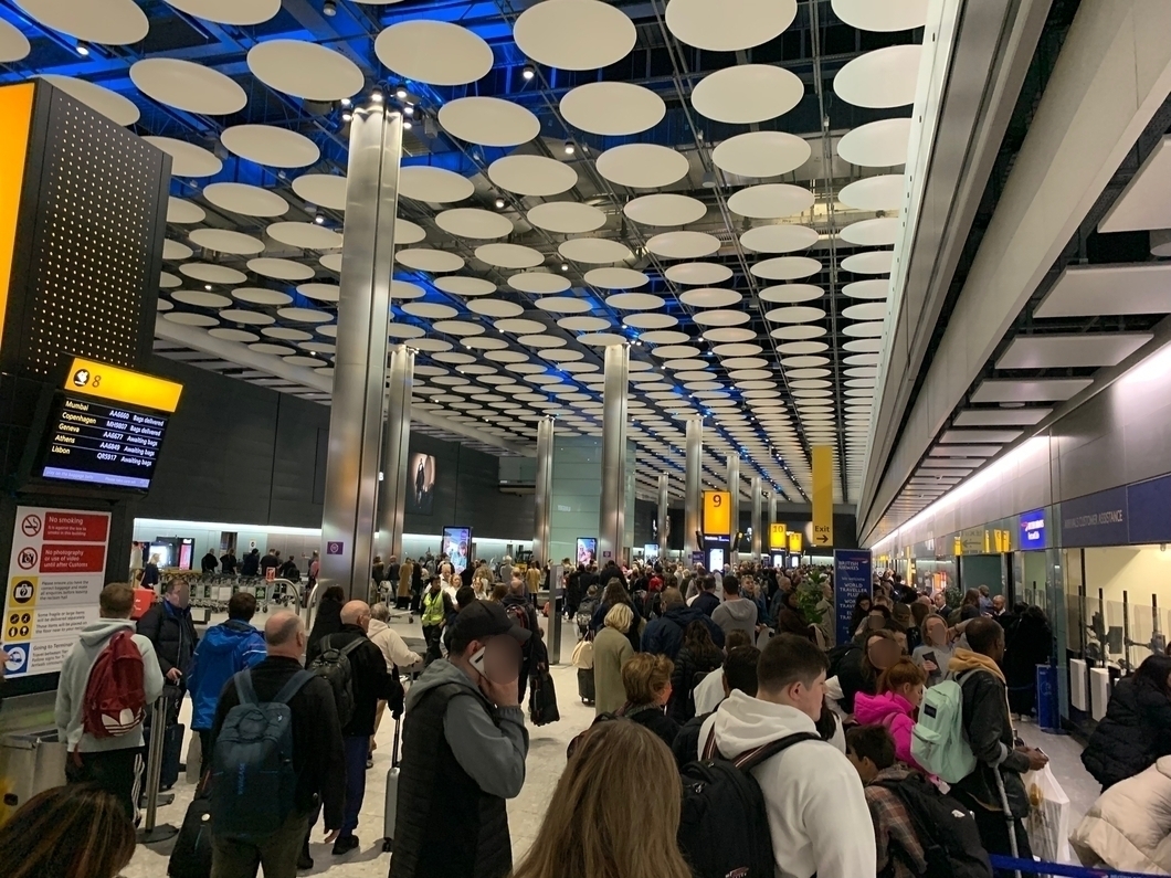 British Airways baggage services Heathrow queue