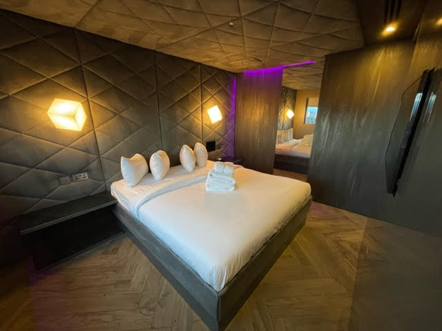 BLOC Hotel Bedroom