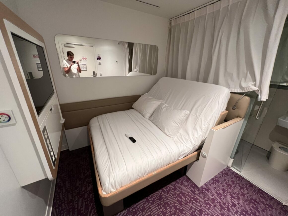 Yotel Air transit hotel at Paris Charles de Gaulle Bedroom