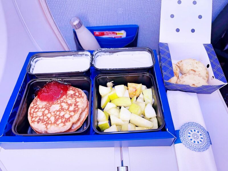 KLM B737-800 Business Class Pancakes