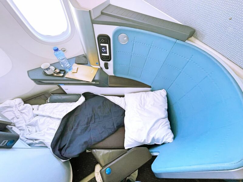 KLM B787-9 Business Class lay down seat 