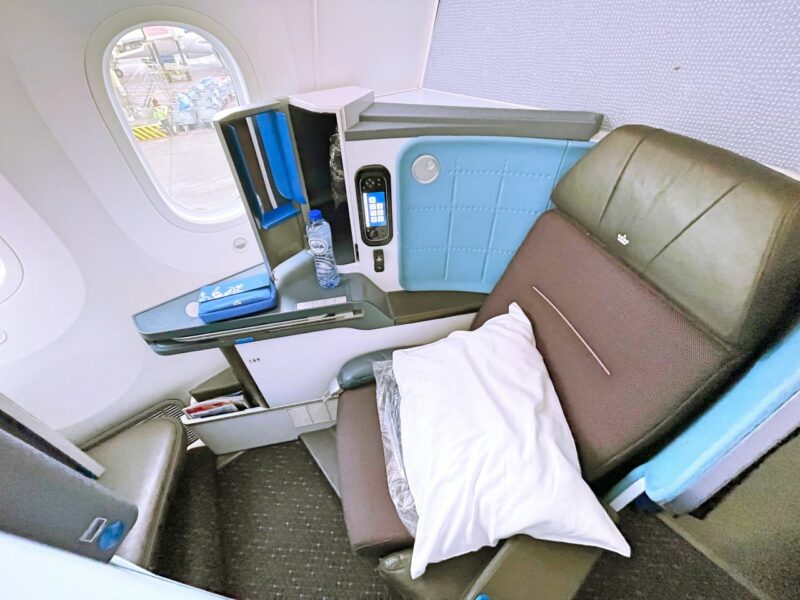 KLM B787-9 Business Class Seat 