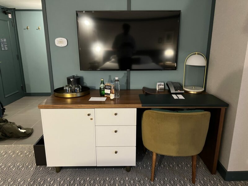 Kimpton Saint George Toronto desk 