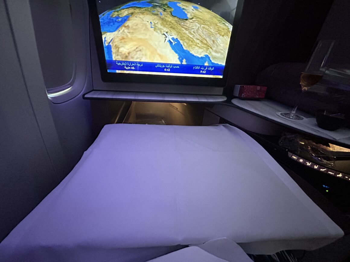 Qatar Airways QSuites B777-200LR - Business Class Passenger Seat