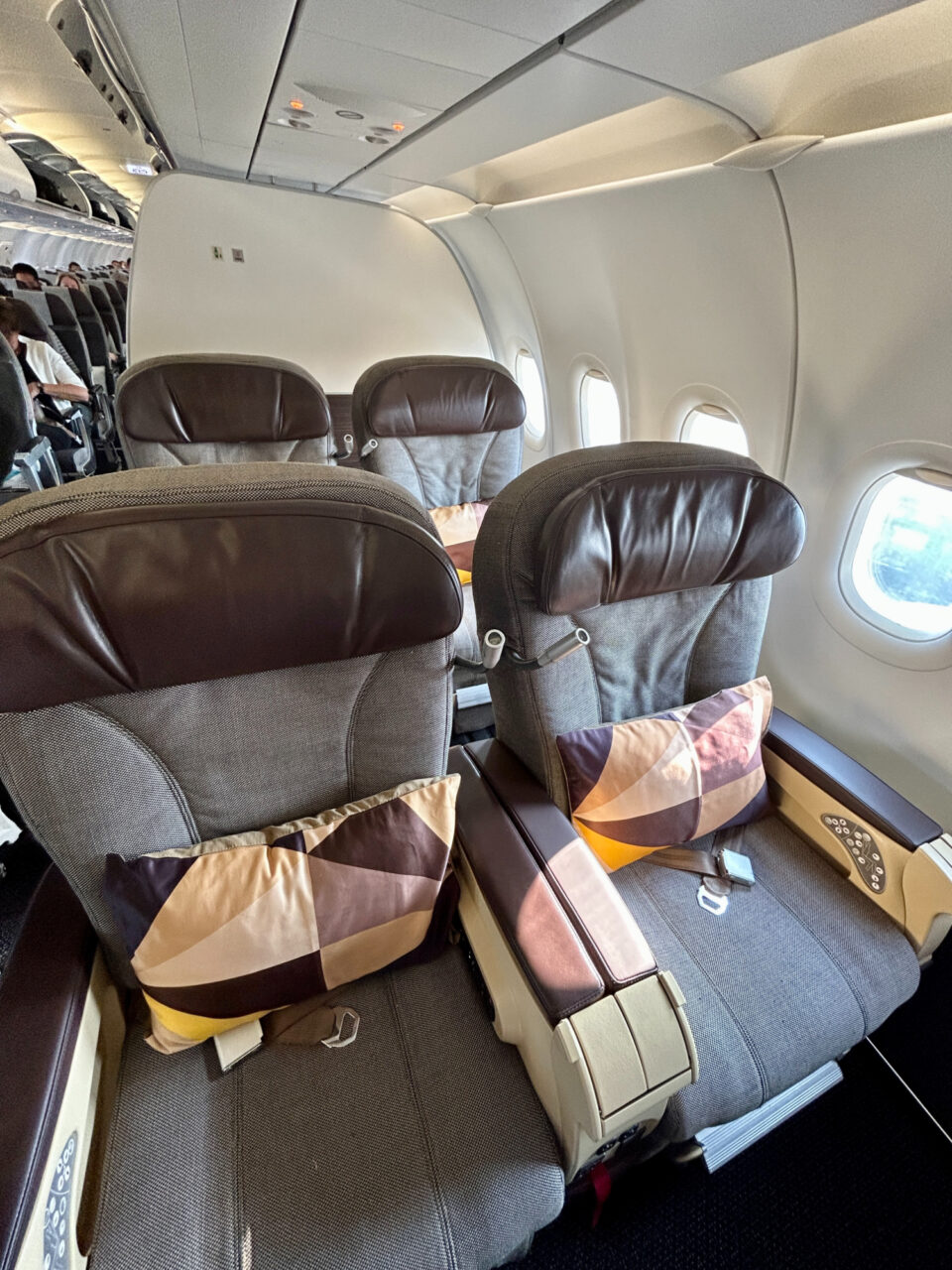 Etihad A320-200 business class Seat 