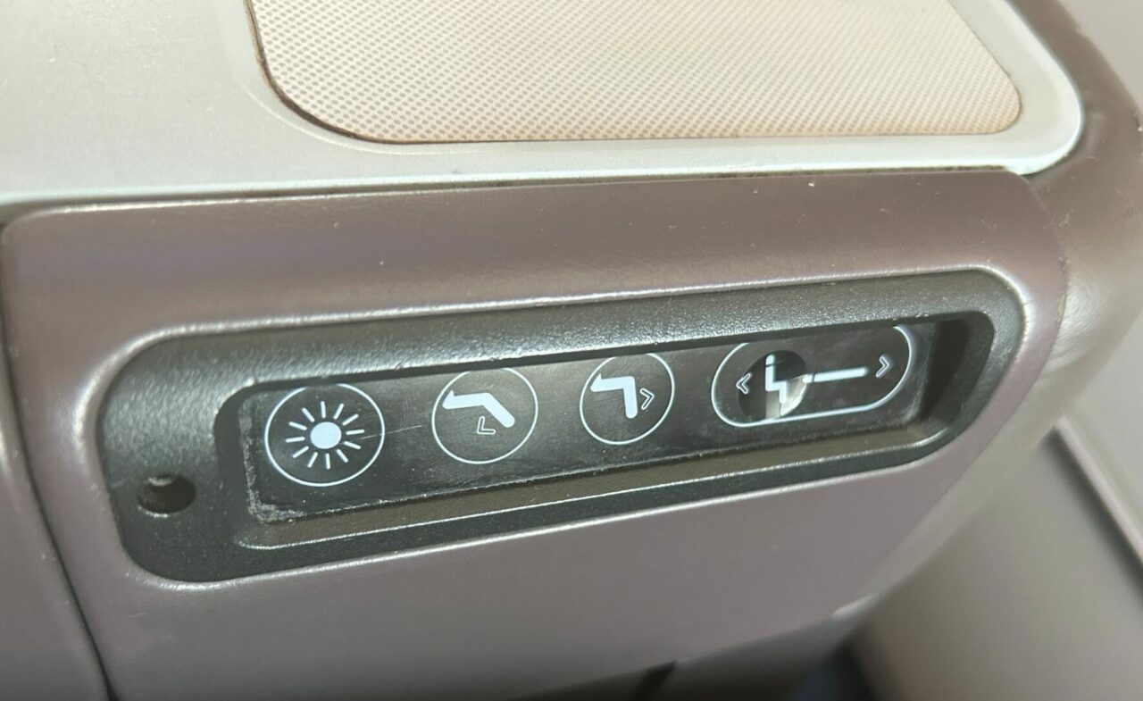Fly Dubai B737 MAX seat control