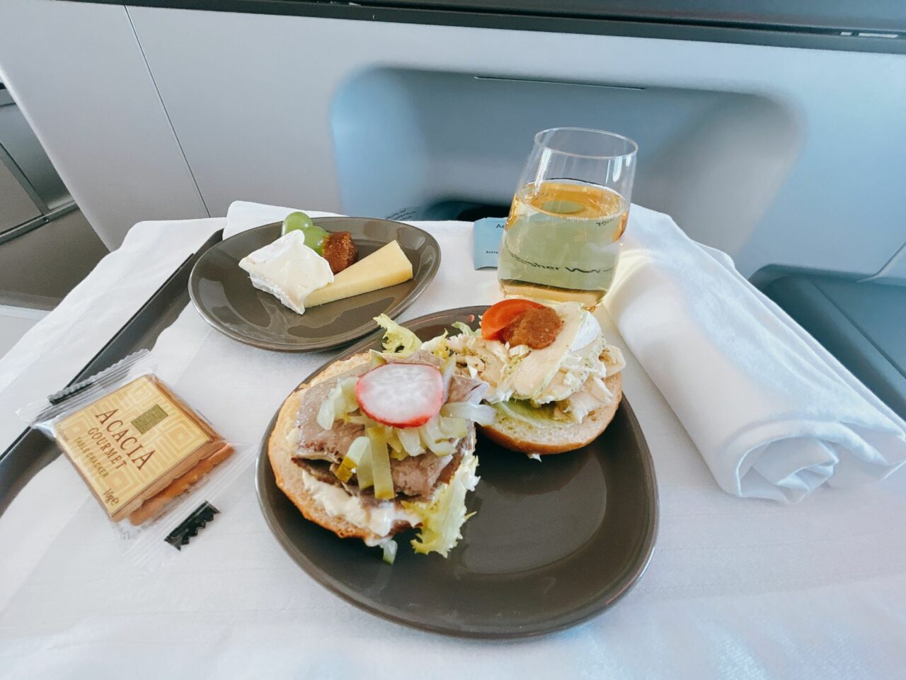 FlyDubai B737 MAX business class meal 