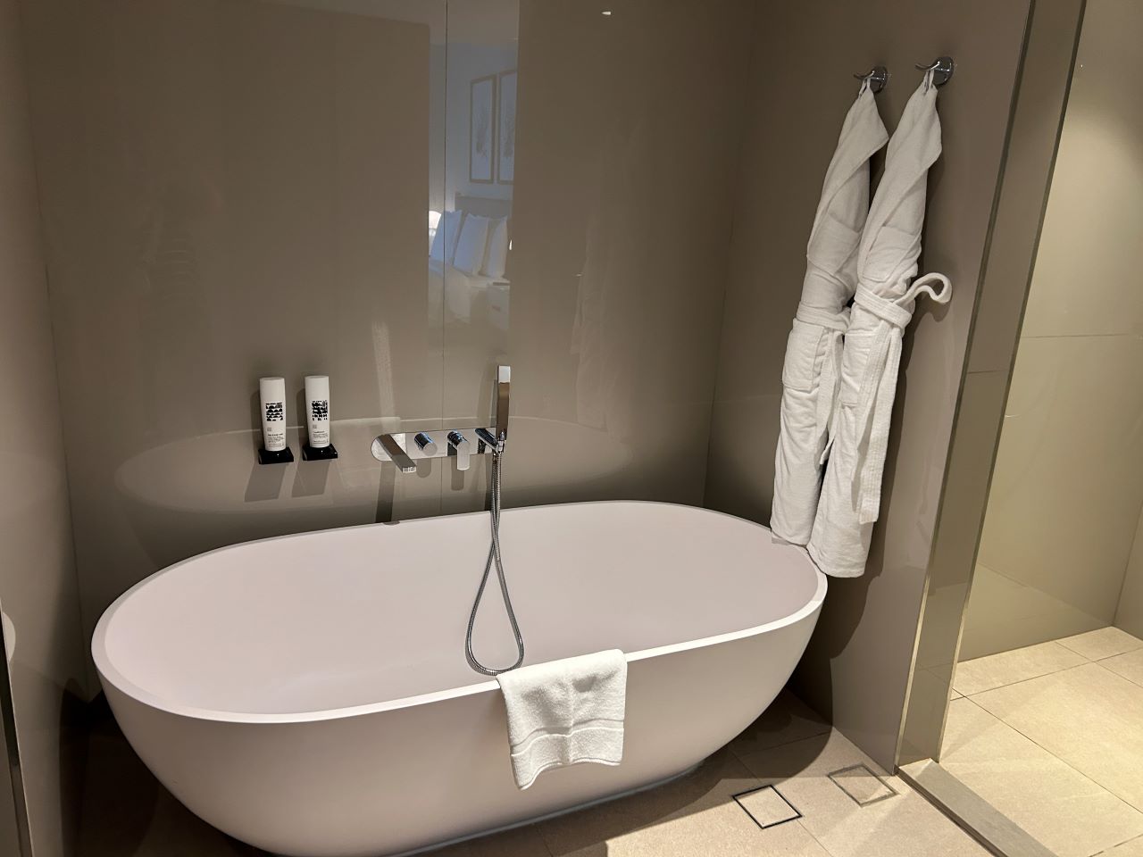 Mövenpick Resort Al Marjan Bathroom