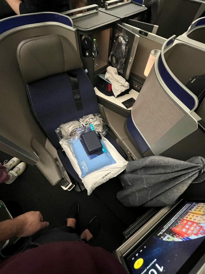 United Airlines B787-9 Business Class seat 
