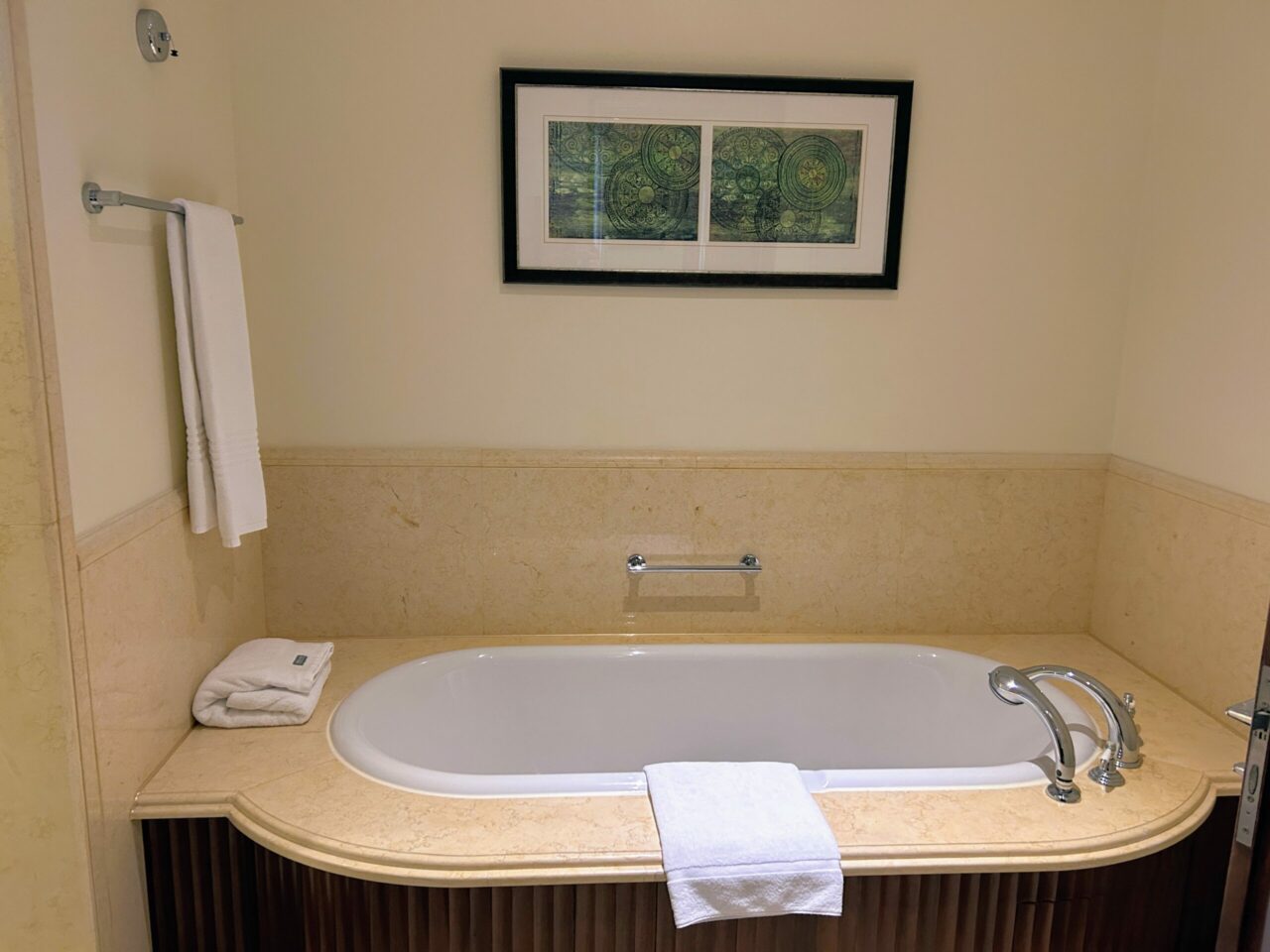 Westin Mina Seyahi Beach Resort bathtub