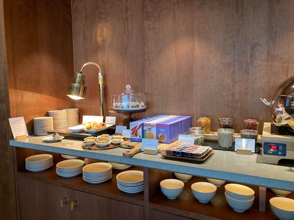 Cathay Pacific Business Lounge Review: Heathrow Terminal 3 [February 2023] - Turning left for less