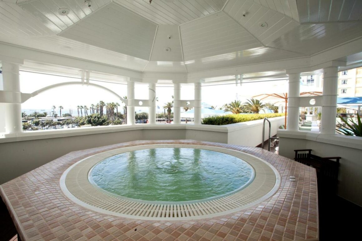 Covered Hot Tub at The Table Bay Hotel 