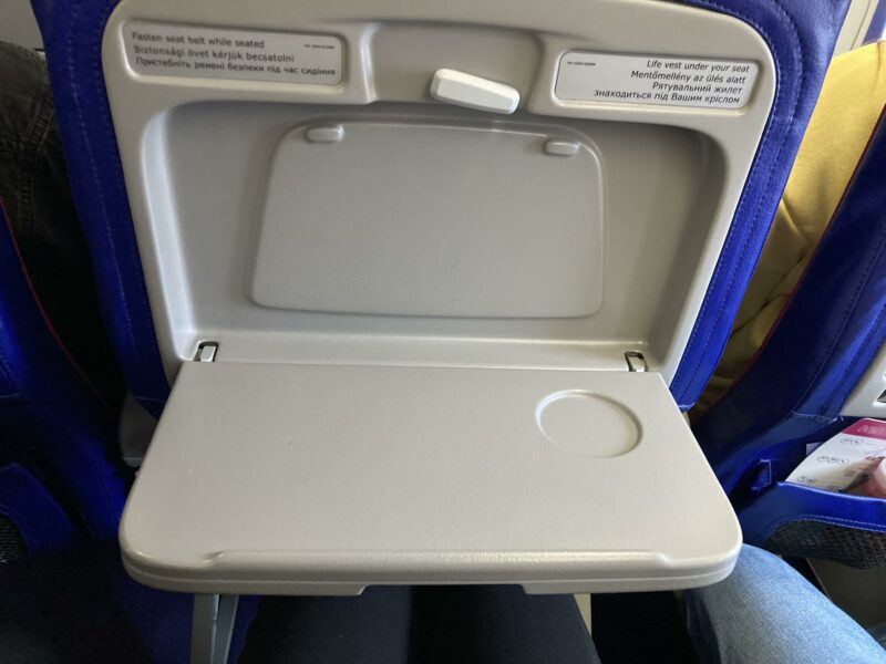 traytable, wizzair, wizzair flight review