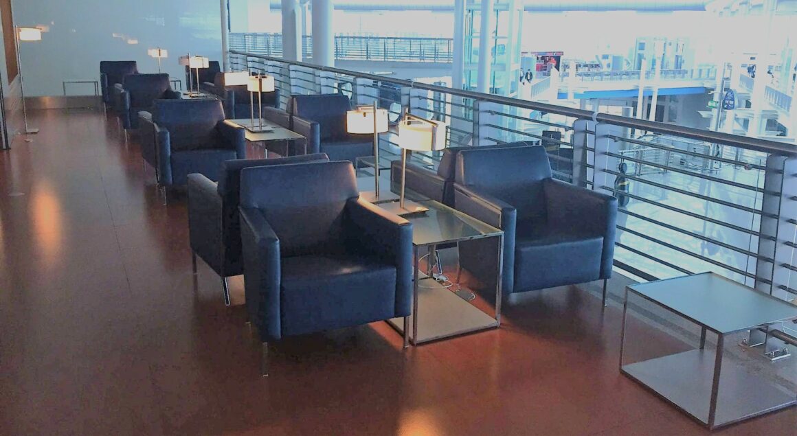 Inside Porto ANA lounge