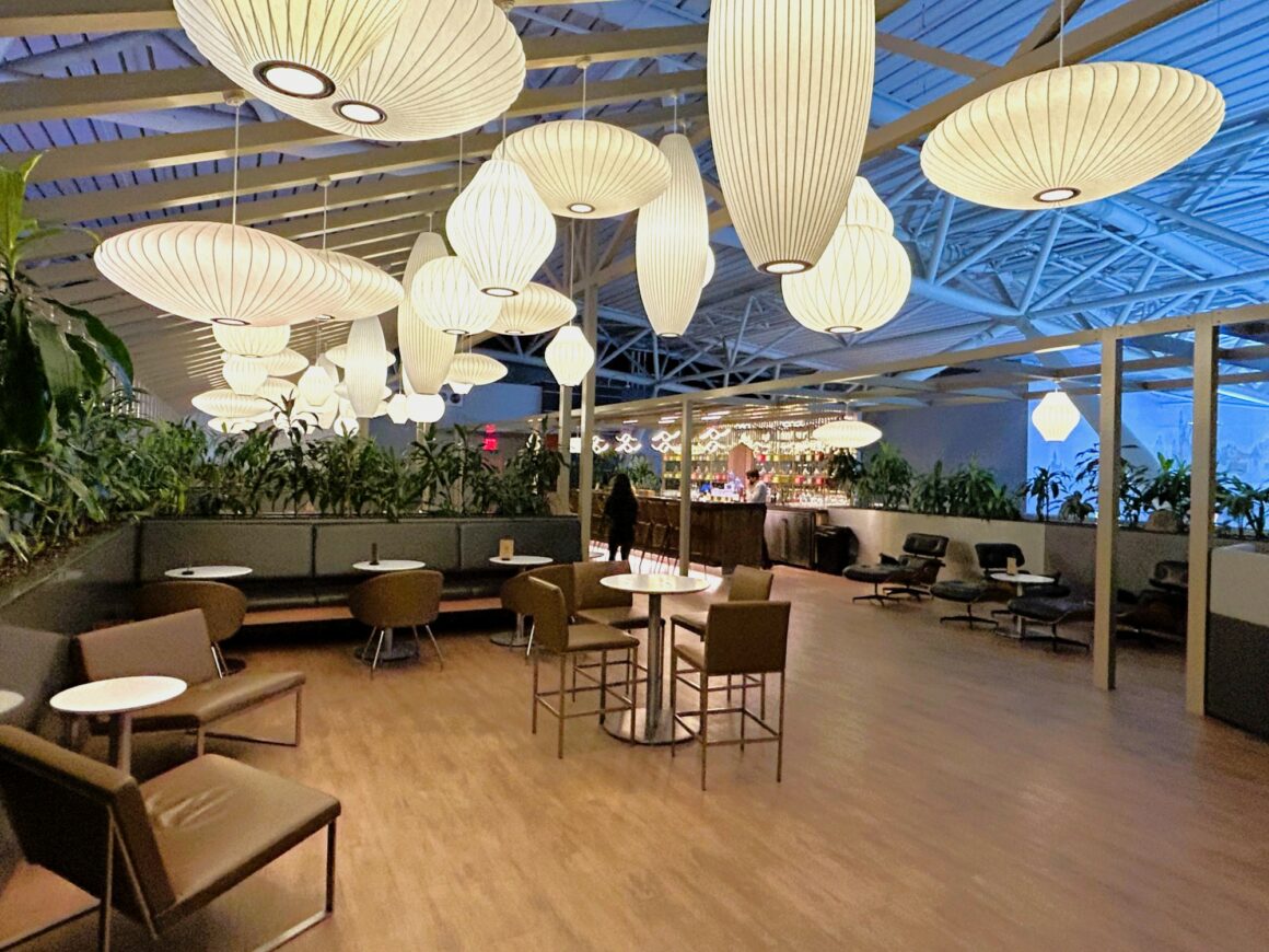 Shower Suites at Greenwich lounge T8 New York JFK