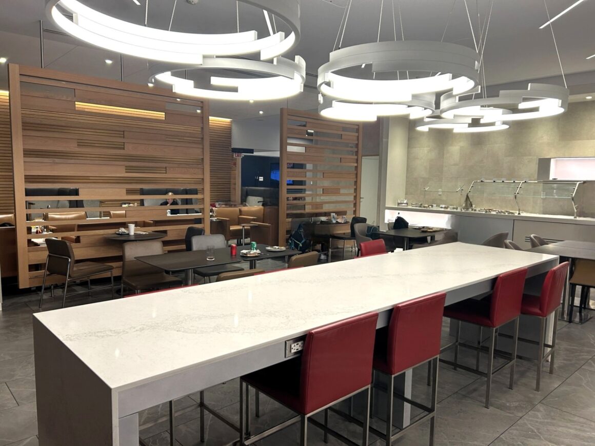 Greenwich lounge T8 New York JFK Mini Buffet