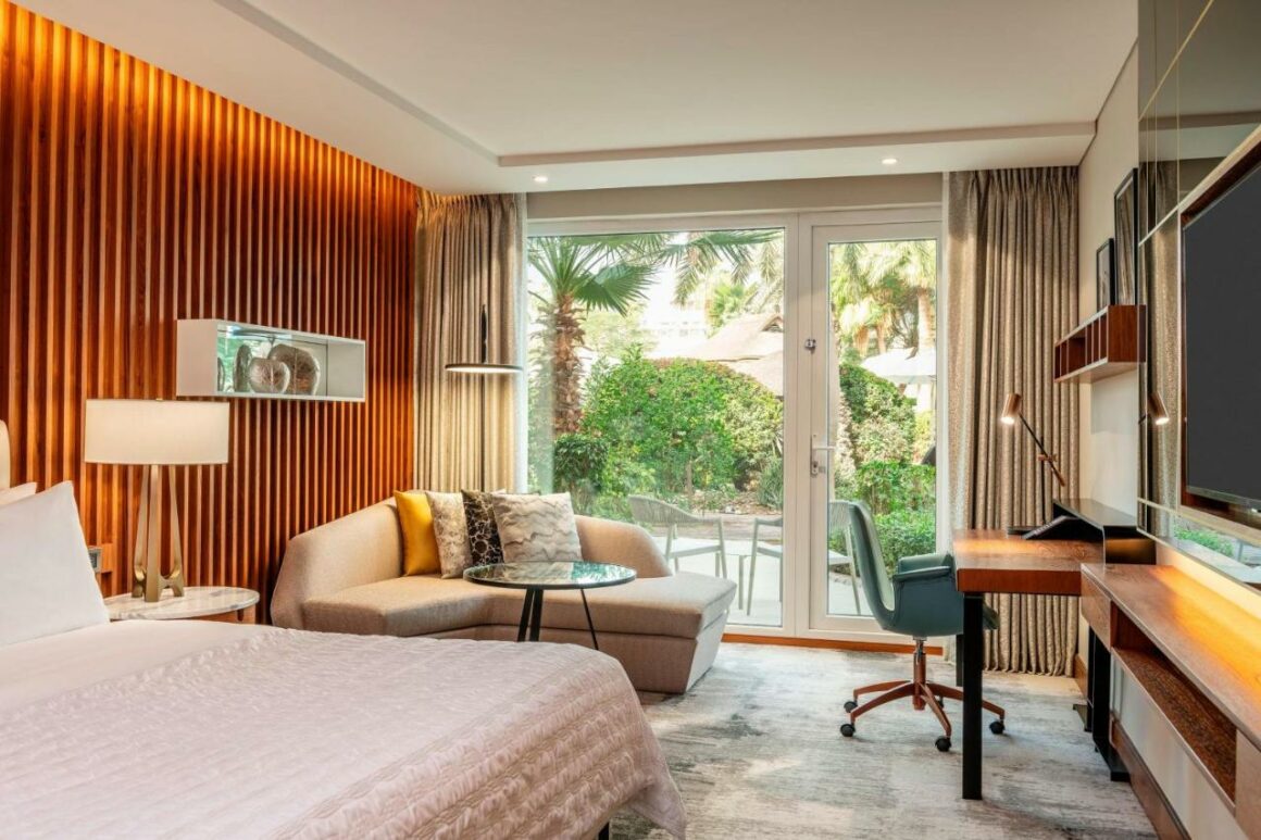Deluxe Guest Room At Le Meridien Hotel & Conference Centre Dubai Review