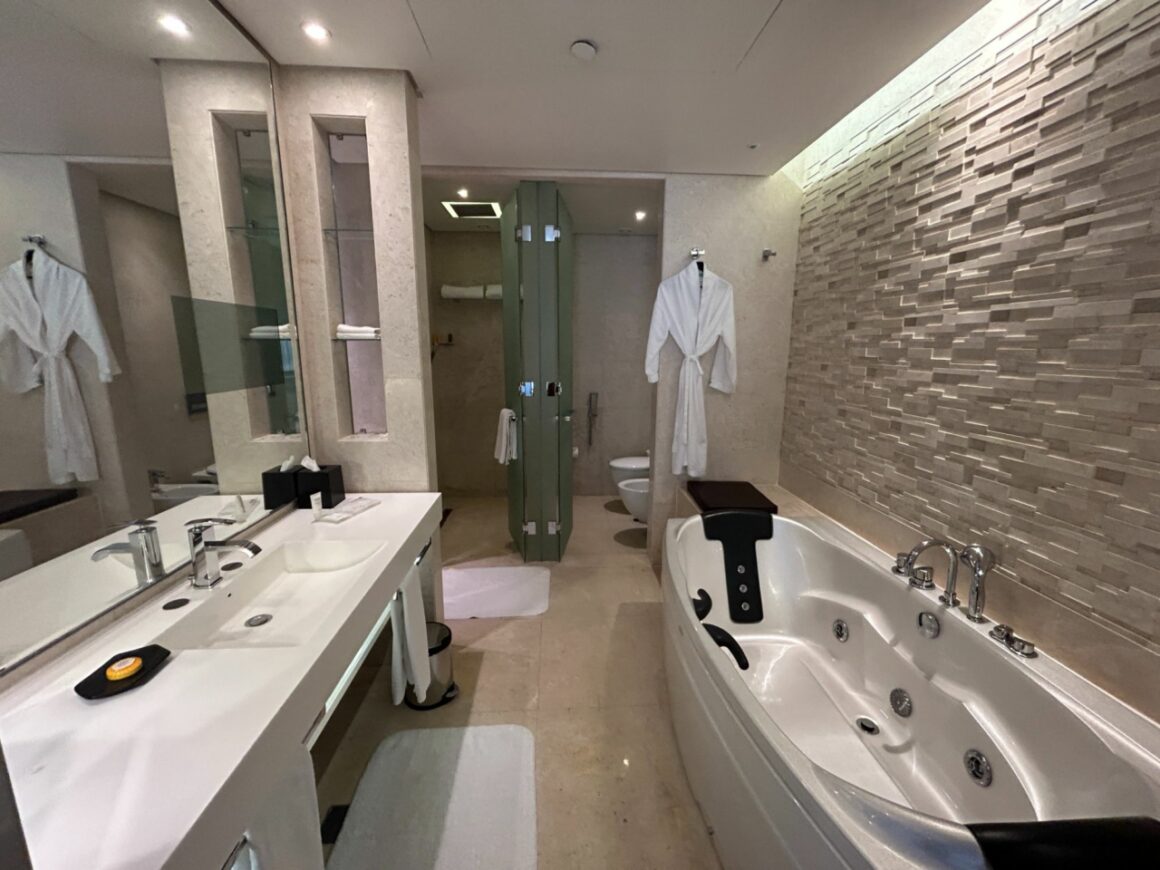 Le Meridien Hotel & Conference Centre Dubai Bathroom Review 