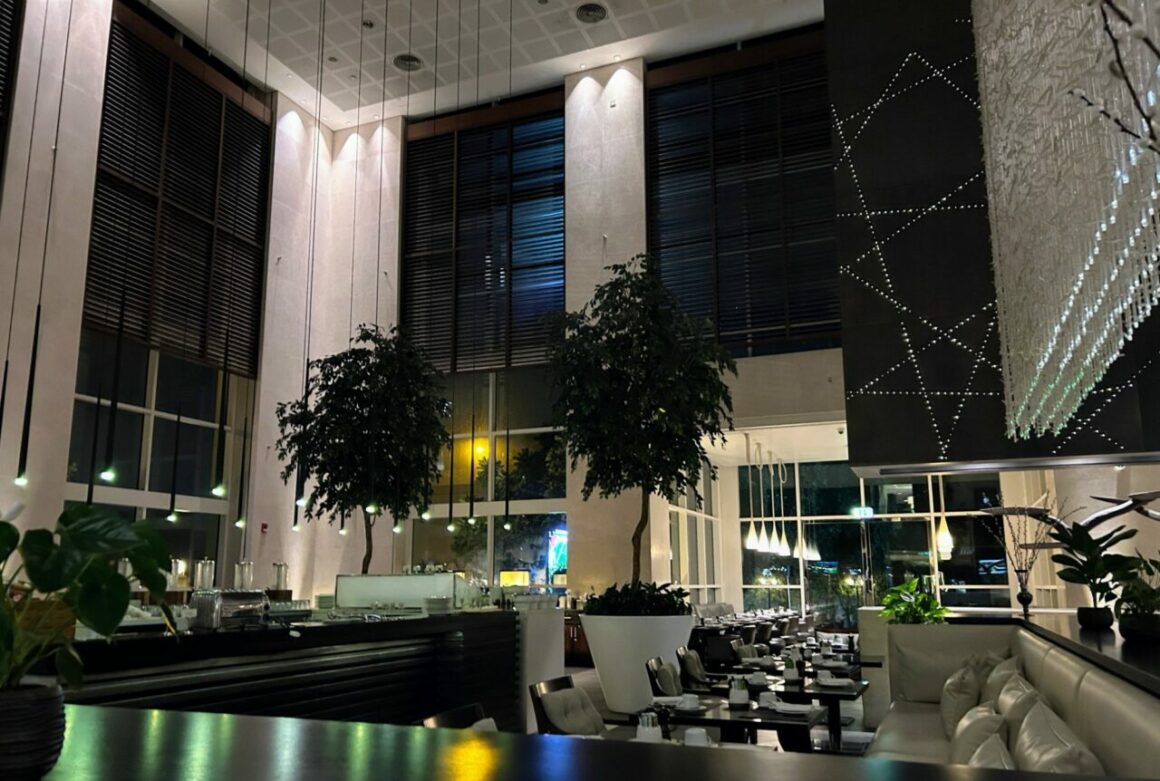  Le Meridien Hotel & Conference Centre Dubai Lounge