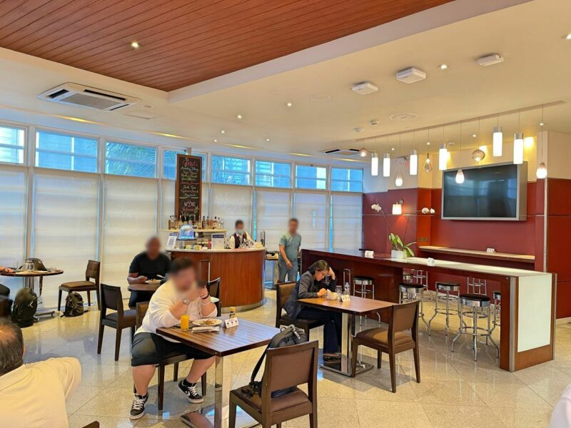 Mabuhay Lounge Manila Interior