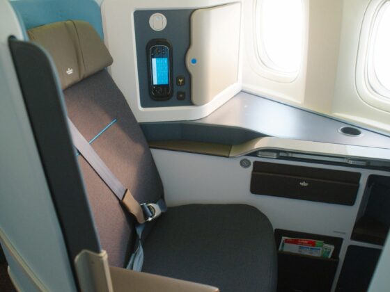 KLM B777 new suite business class