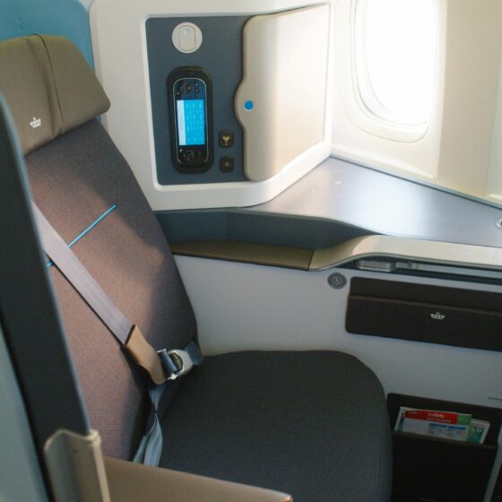 KLM B777 new suite business class