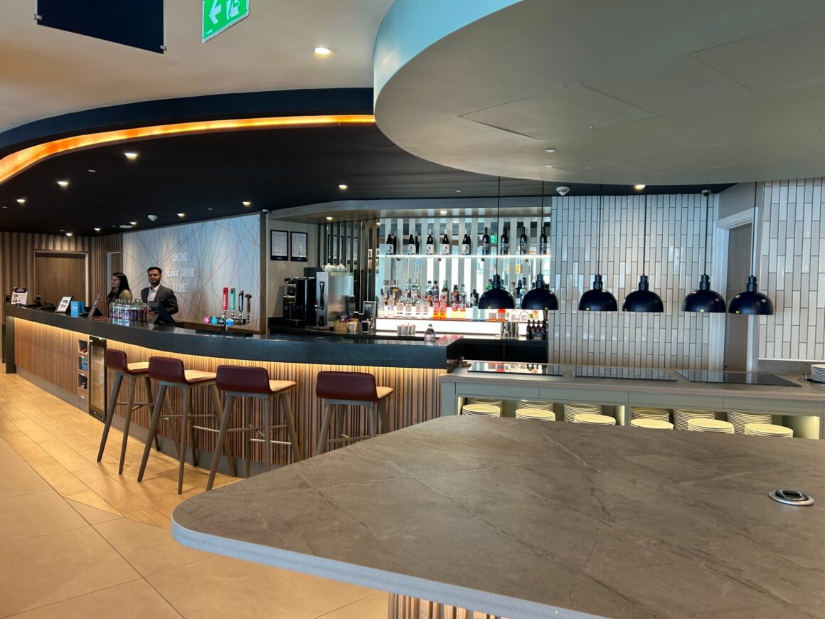 Hampton by Hilton London City hotel Bar Area and Reception 