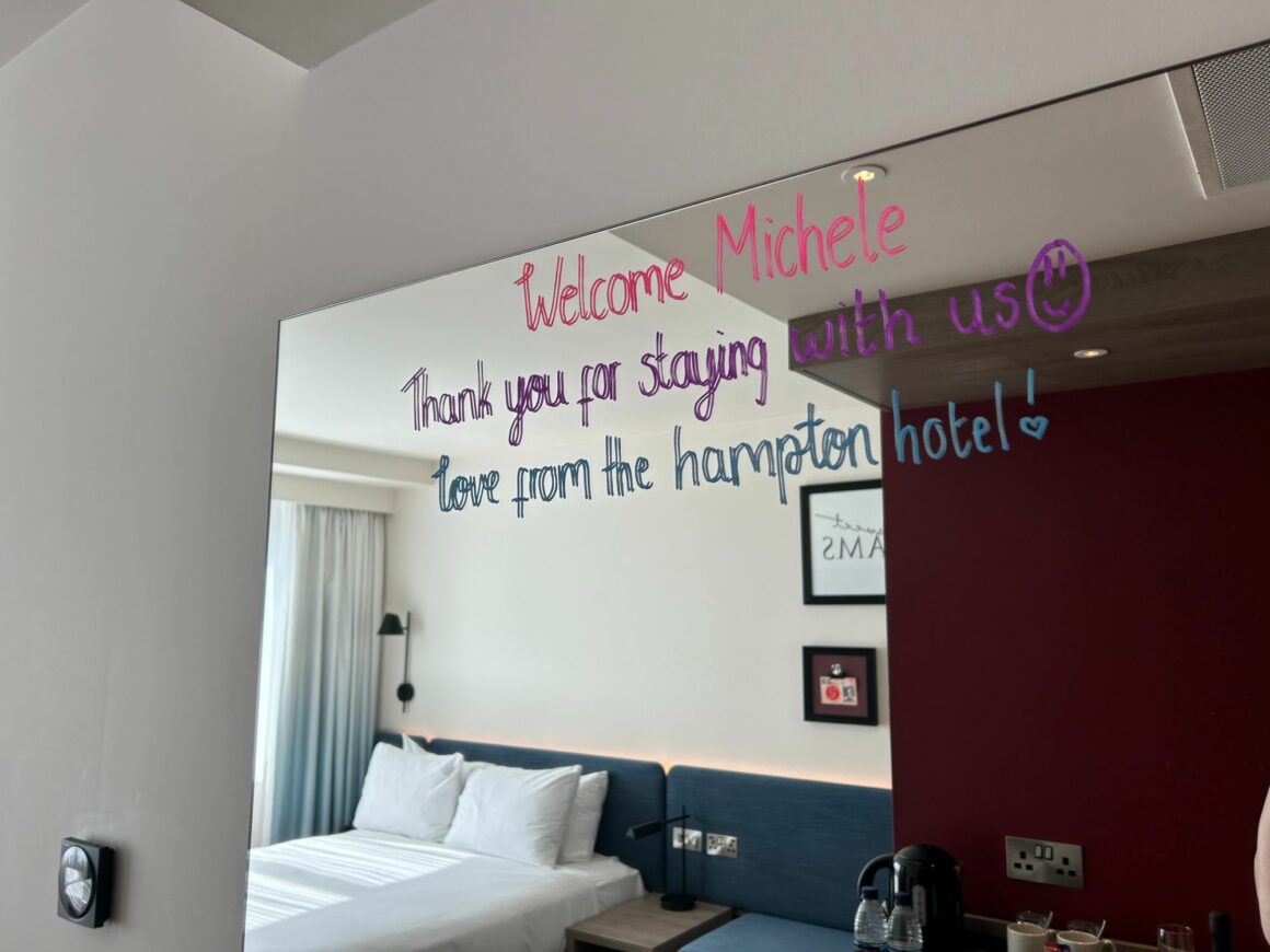 Hampton by Hilton London City hotel Mirror 