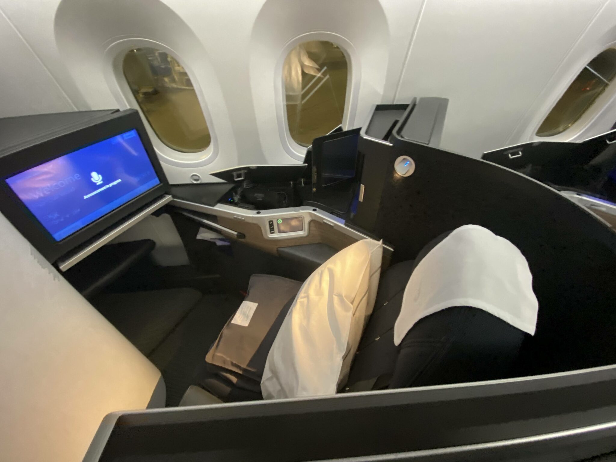 airline loyalty program reduces redemption cost and 10% off - B787 10 seat