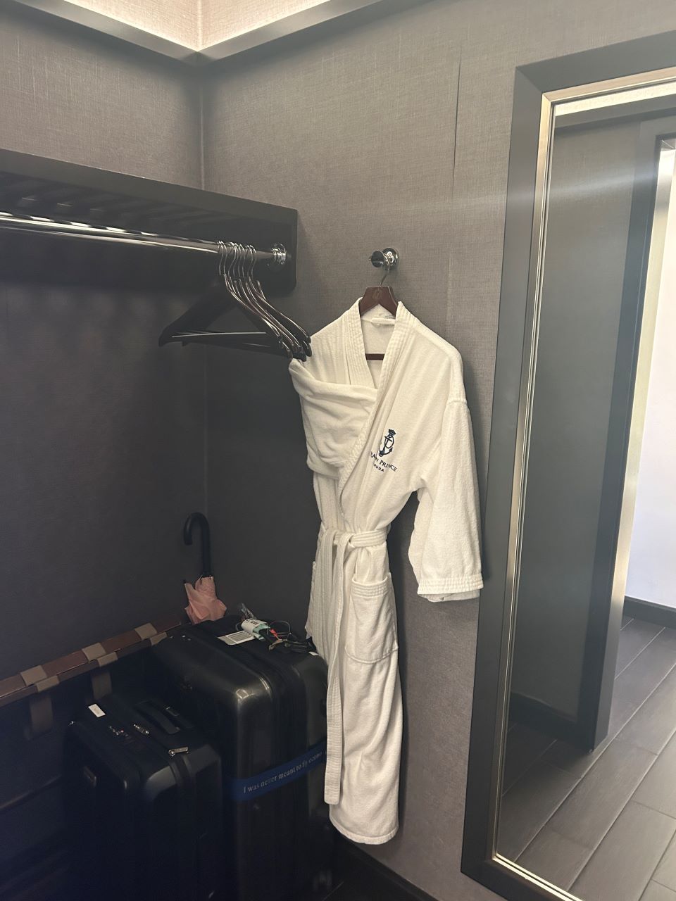 Fairmont's Hamilton Princess & Beach Club Bathrobe