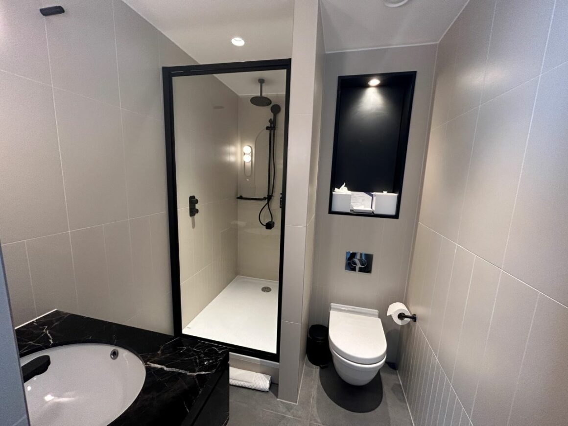 Hyatt Regency London Stratford Bathroom